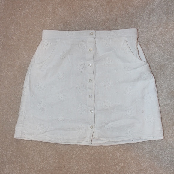 [3 for $25]White Skirt with Crochet Eyelet Details - Picture 3 of 3